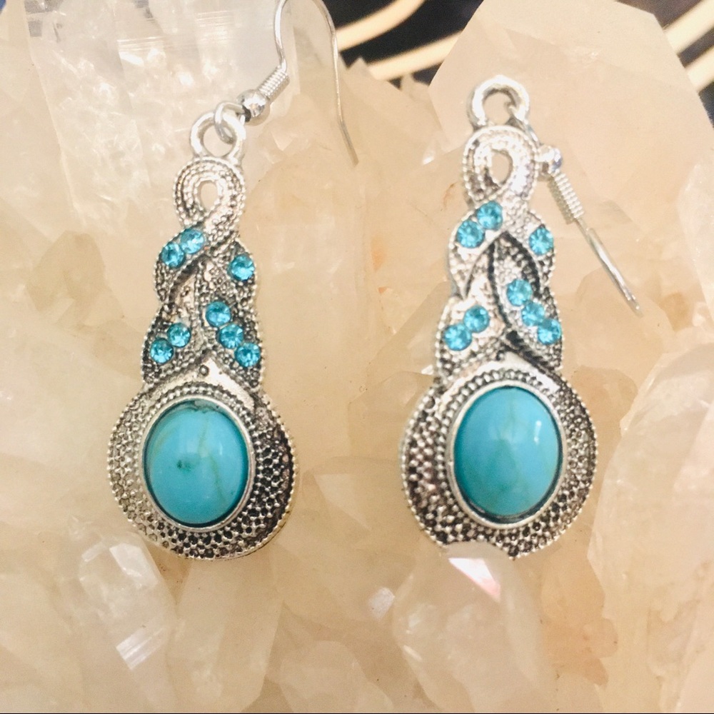 :: Turquoise+Silver Vintage Style Dangle Earrings - Picture 7 of 7